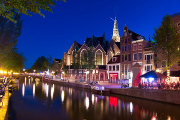 Fototapeta na wymiar Old Church (Oude Kerk) and Amsterdam canals at night, Netherlands