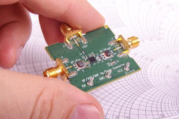 RF engineer inspect microwave mixer PCB - obrazy, fototapety, plakaty