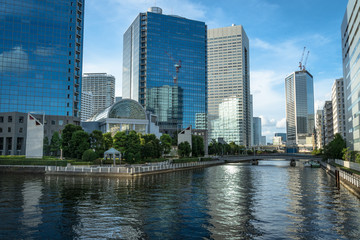 Obraz na płótnie Canvas 東京港区　芝浦運河の都市風景