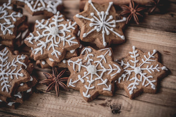Obraz na płótnie Canvas christmas cookies with cinnamon stick and star anise