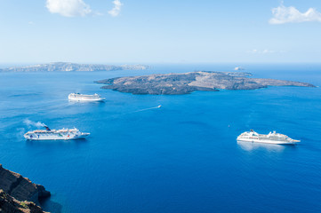 Cruise ships santorini
