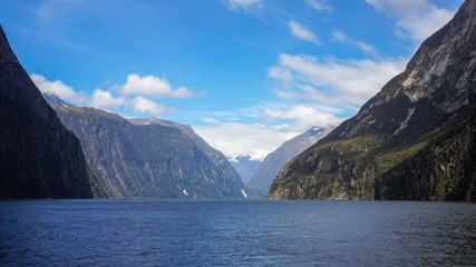 Fototapeta na wymiar Milford Sound in the Fiordland National Park, New Zealand