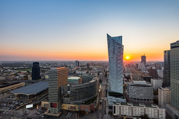 Fototapeta na wymiar Nowoczesne wieżowce w Warszawie podczas zachodu słońca, Polska