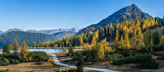 Gordijnen Vreedzame herfst Alpen uitzicht op de bergen. Reiteralm, Steiermark, Oostenrijk. © wildman