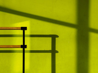 The bar for choreography in the sports hall with green walls.