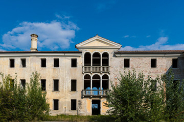 An abandoned villa somewhere in Italy