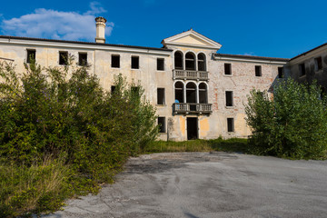 Fototapeta na wymiar An abandoned villa somewhere in Italy
