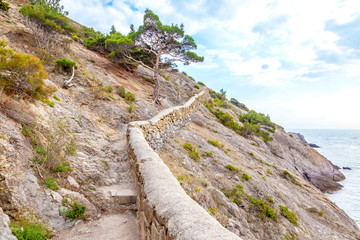 Fototapeta na wymiar Crimea.Trail Golitsyn. Mount Koba-Kaya, the settlement Novyy Svet