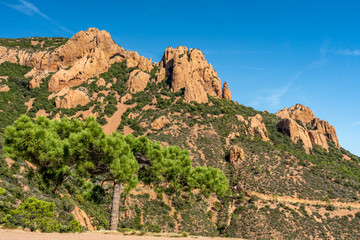 cap roux hiking trail In the red rocks of the Esterel mountains with the blue sea of the Mediterranean