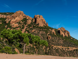 cap roux hiking trail In the red rocks of the Esterel mountains with the blue sea of the Mediterranean