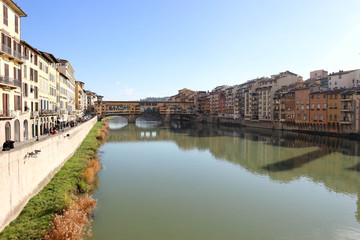 Fototapeta na wymiar Panoramic view to river Arno and famous landmark ponte vecchio in florence in clear winter day