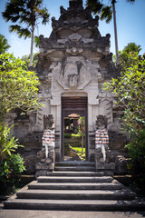 Tor in Bali zum Hinterhof
