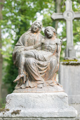 Obraz premium Historische Gräber am alten Südfriedhof in München