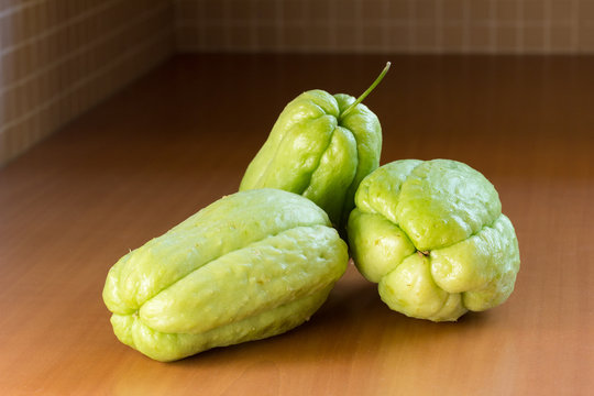 Chayote cucurbit&aacute;cea proveniente de Am&eacute;rica