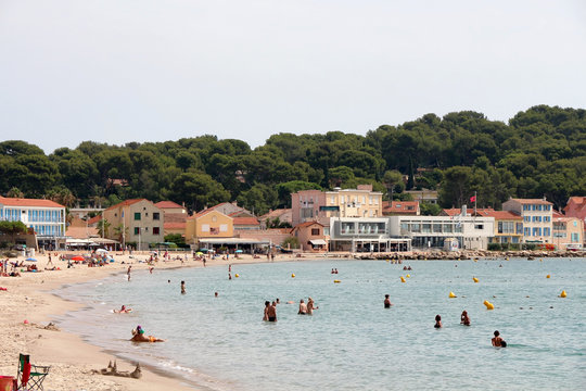 French Riviera beach - Les Sablettes