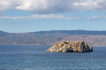 Fototapeta na wymiar Church in a small island in front of Vlychos Plakes Beach in Hydra Island