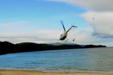 Fototapeta na wymiar Helikopter und Meer