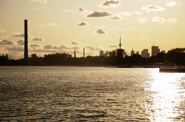 Fototapeta premium The Beachs, Toronto- Canada. The beaches in Toronto and its lush beauty added with a beautiful sunset and gorgeous nature. September 2019.