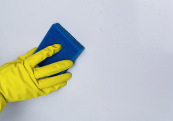 cleaning the electric stove with cleaning products