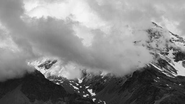 glimpse of the imposing Dolomites of Val di Sole © Massimiliano Alvino