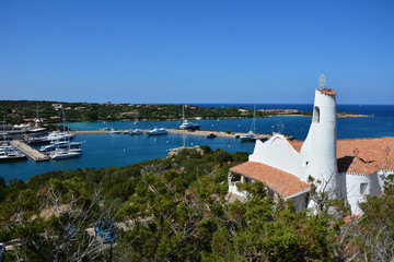 Fototapeta na wymiar view on the church in porto cervo bay
