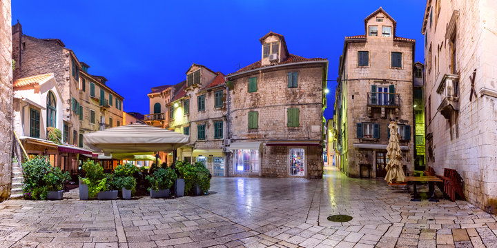 Fototapeta Panoramic view of night Fruit square in the Diocletian s Palace section of Medieval Old town of Split, Croatia