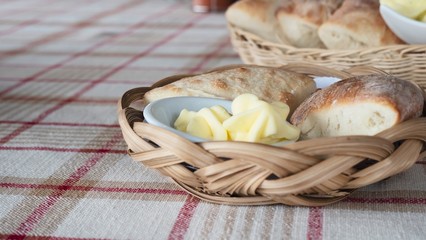 Obraz premium Bread with butter appetizer recipes - bread appetizer served before main course for background use