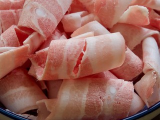 한국의 음식 냉동 삼겹살, 얇게썰은 삼겹살, 대패 삼겹살