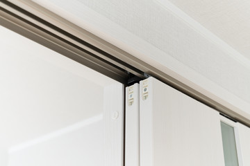 住宅　引き戸　上部レール　室内　リフォーム　施工例