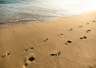 Fototapeta na wymiar beach footprints