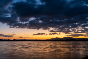 Fototapeta na wymiar 琵琶湖の日の出