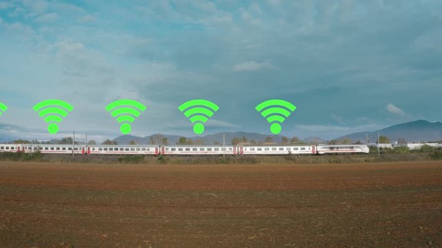 Treno tecnologico con connessione wifi internet gratis. Concetto di connettivit&agrave;