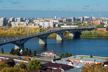 NIZHNY NOVGOROD, RUSSIA - SEPTEMBER 28, 2019: View of the city, the Kanavinsky district , the Kanavinsky bridge over the Oka River from the embankment of Fedorovsky in the  sunny autumn day