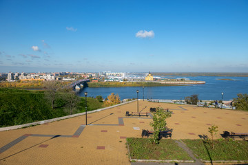 Fototapeta na wymiar NIZHNY NOVGOROD, RUSSIA - SEPTEMBER 28, 2019: View of the city, the observation deck and a place for romantic walks in the historic territory of Old Nizhny Novgorod in the sunny autumn day