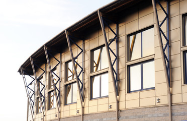 Obraz premium Detail shot of modern architecture facade.Texture of modern composite materials. Abstract background.The facade of the buildings is finished with a metal profile.