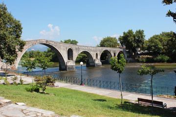 Fototapeta premium Bridge of Arta at Arachthos river Epirus Greece