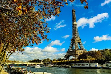 Obraz na płótnie Canvas eiffel tower in paris