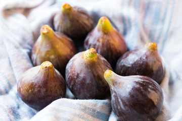 fresh figs with natural light
