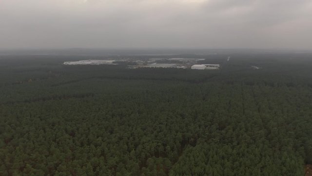 Luftaufnahme vom Standort der zuk&uuml;nftigen Tesla GigaFactory 4 in Gr&uuml;nheide, Brandenburg