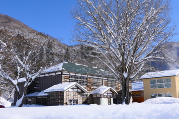 雪国の小学校。喰丸　昭和　福島　日本。１月下旬。