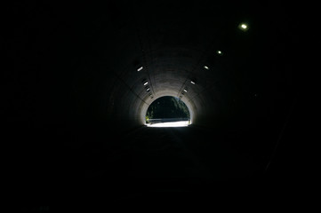 トンネル