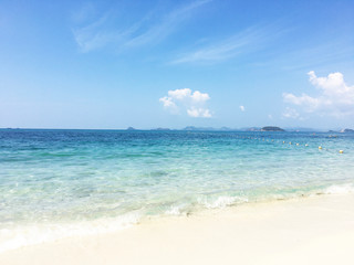 Fototapeta na wymiar clear water sea sand beach and blue sky in Thailand