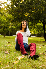 woman outside in the park autumn sesason