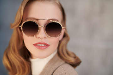 Naklejka premium big round sunglasses