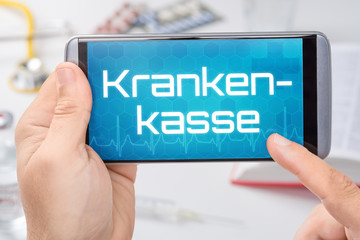 Smartphone mit dem Text Krankenkasse auf dem Display