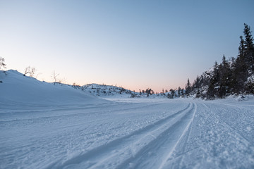 Fototapeta na wymiar Winter mountain road skiing