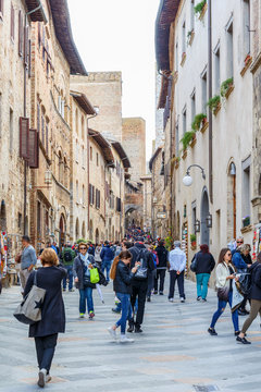 Business street in an Italian city with a lot of people