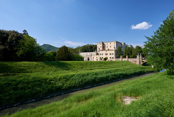 Fototapeta na wymiar castello cataio
