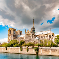 Obraz premium Notre Dame de Paris cathedral. French gothic architecture autumn time