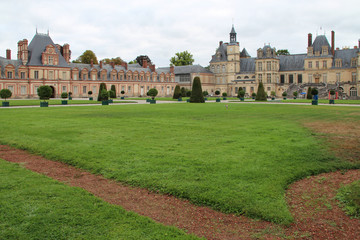 Fototapeta na wymiar castle of fontainebleau (france) 